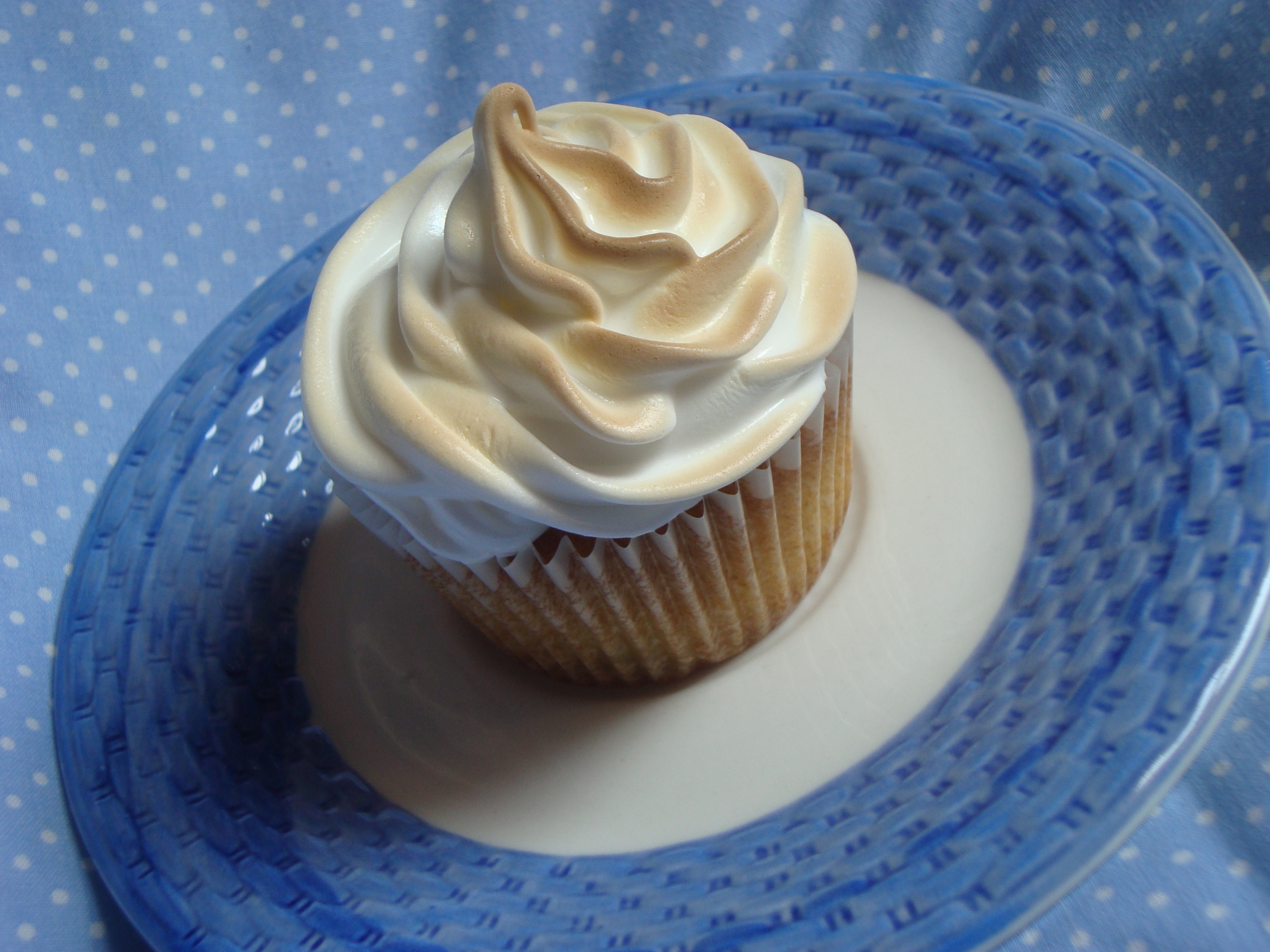 lemon meringue cupcake